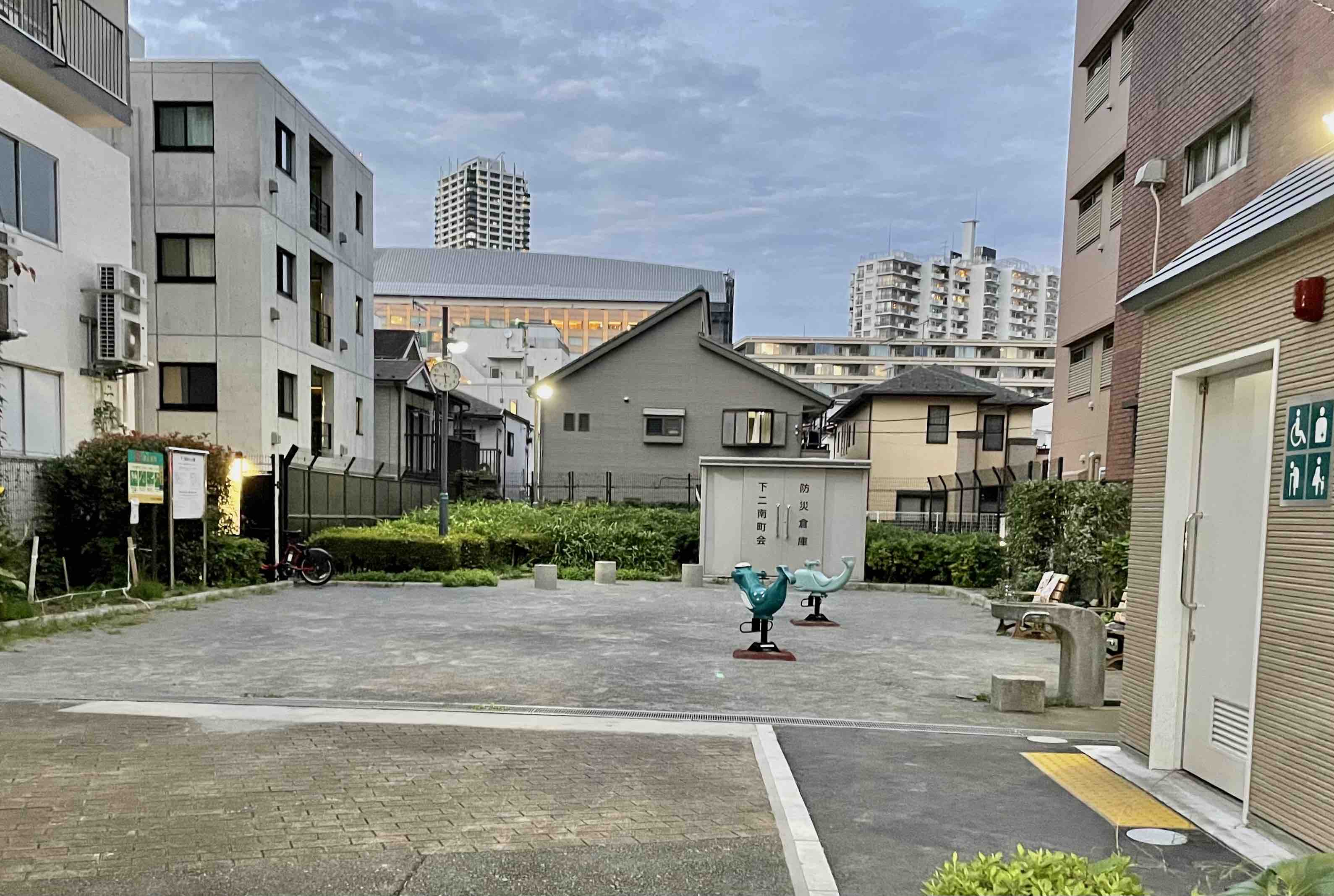 Park with gravel, toilet, and play station in Tokyo